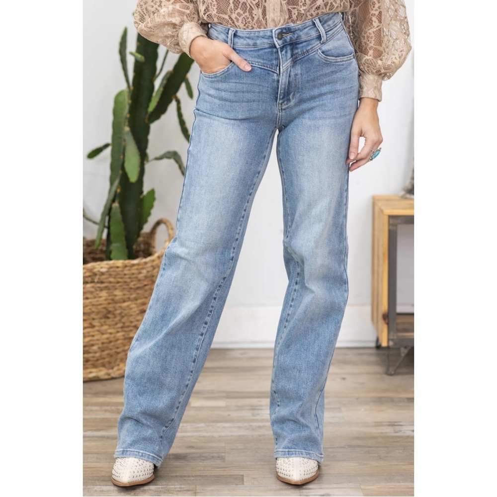 Judy Blue Light Wash Straight Leg Jeans